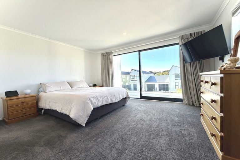 Photo of property in 21 Koreke Close, Kenepuru, Porirua, 5022