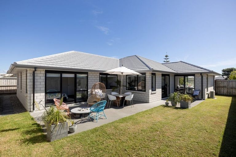 Photo of property in 6 Harding Drive, Papamoa Beach, Papamoa, 3118