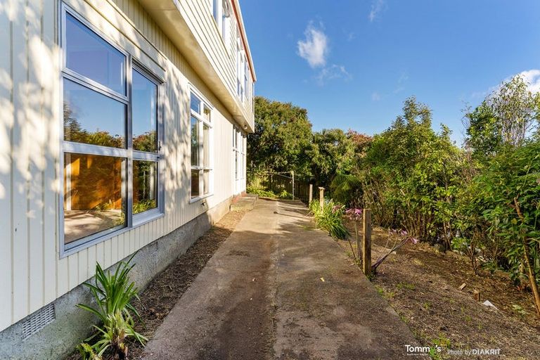 Photo of property in 12 Versailles Street, Karori, Wellington, 6012