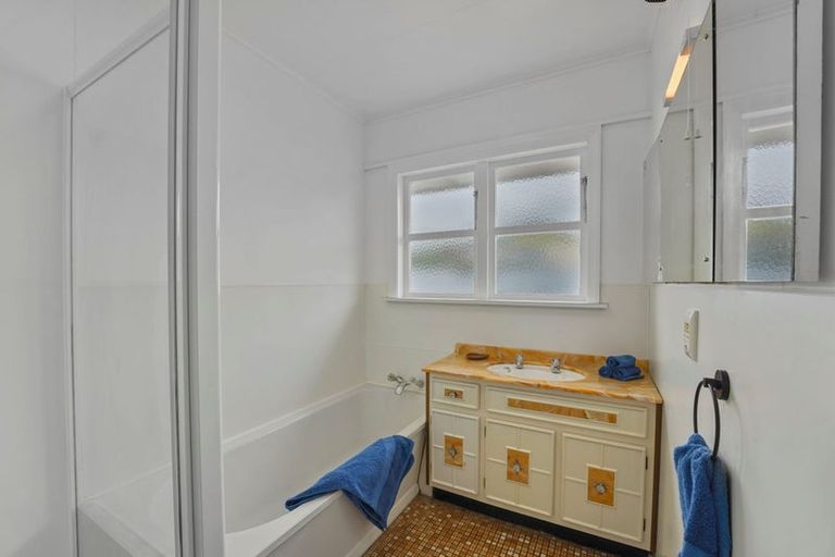 Photo of property in 21 Hall Grove, Ebdentown, Upper Hutt, 5018