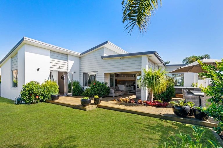 Photo of property in 42 Cassinia Close, Papamoa Beach, Papamoa, 3118