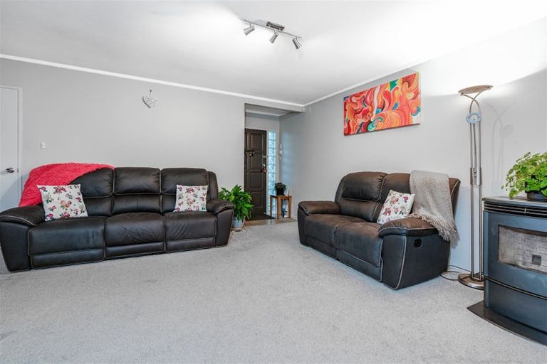 Photo of property in 1/20 Kirby Street, Glendene, Auckland, 0602