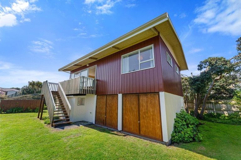 Photo of property in 70 William Street, Waikanae Beach, Waikanae, 5036