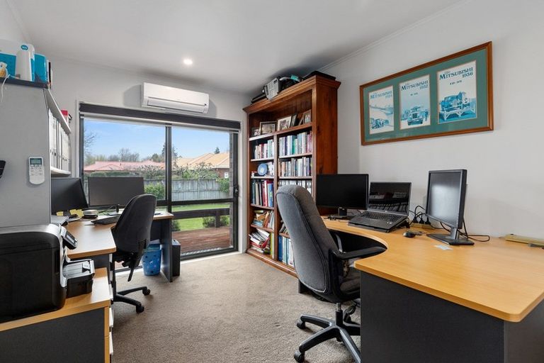 Photo of property in 27 Halcione Close, Flagstaff, Hamilton, 3210