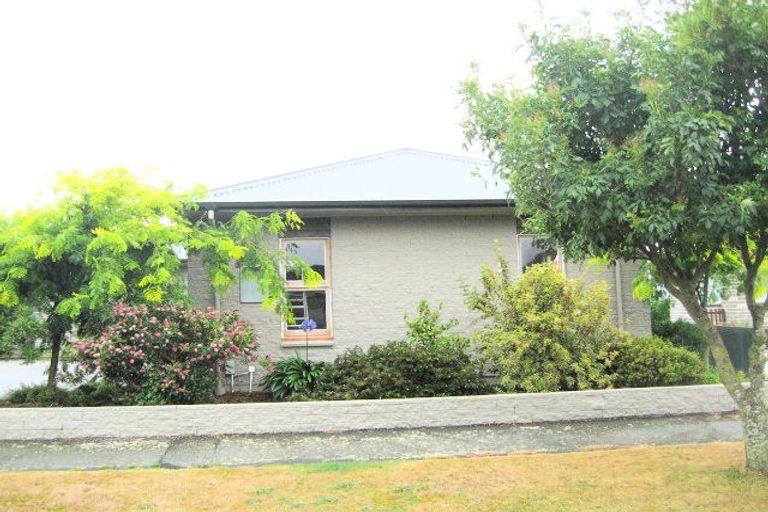Photo of property in 13 Bideford Place, Dallington, Christchurch, 8061