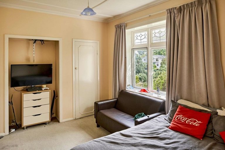 Photo of property in 41 Tio Tio Road, Miramar, Wellington, 6022