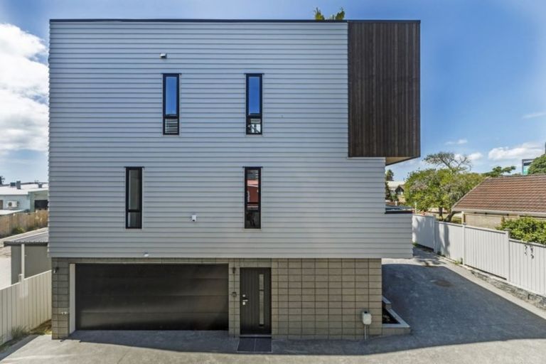 Photo of property in 67e Lake Road, Devonport, Auckland, 0624