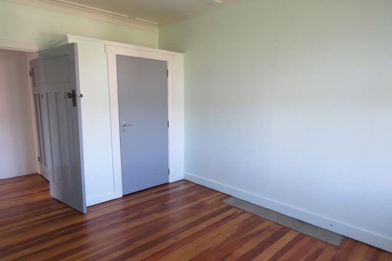 Photo of property in 33 Cutfield Road, New Plymouth, 4310