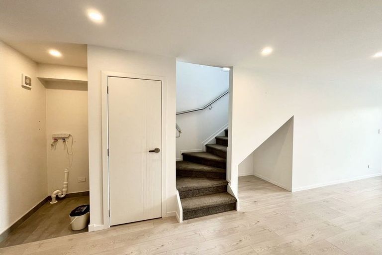 Photo of property in 1/98 Lincoln Park Avenue, Massey, Auckland, 0614