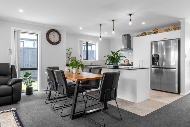 Photo of property in 32 Oralee Terrace, Peacocke, Hamilton, 3206