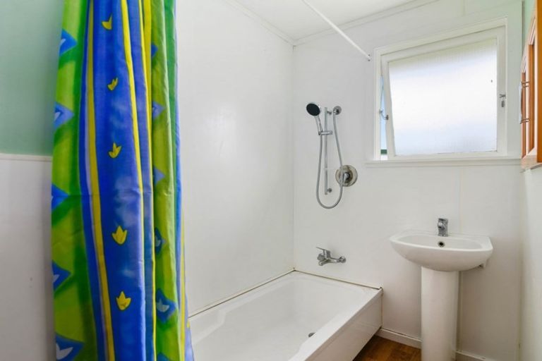 Photo of property in 24 Martin Street, Utuhina, Rotorua, 3015