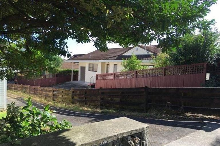 Photo of property in 1/110 Owairaka Avenue, Mount Albert, Auckland, 1025