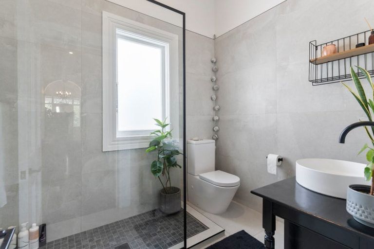 Photo of property in 250 Main Street, Greytown, 5712