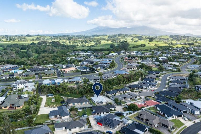 Photo of property in 15a Frederick Place, Whalers Gate, New Plymouth, 4310