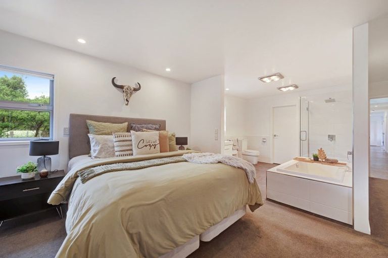 Photo of property in 51 Waikawa Beach Road, Manakau, Levin, 5573