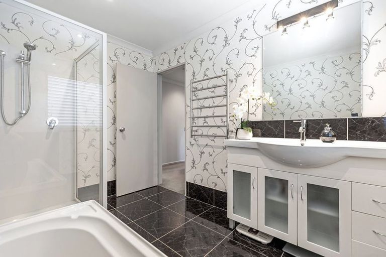 Photo of property in 18 Ko Place, Pyes Pa, Tauranga, 3112