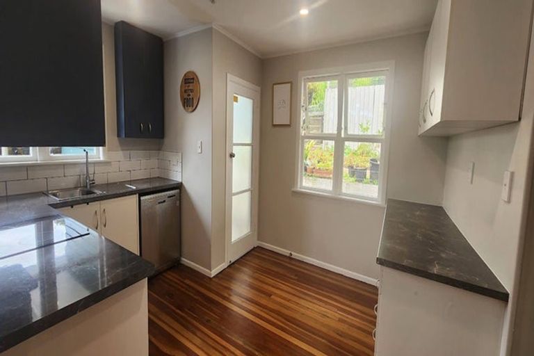 Photo of property in 11 Shackleton Grove, Stokes Valley, Lower Hutt, 5019