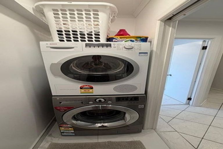 Photo of property in 20 Pohutukawa Avenue, Red Beach, 0932