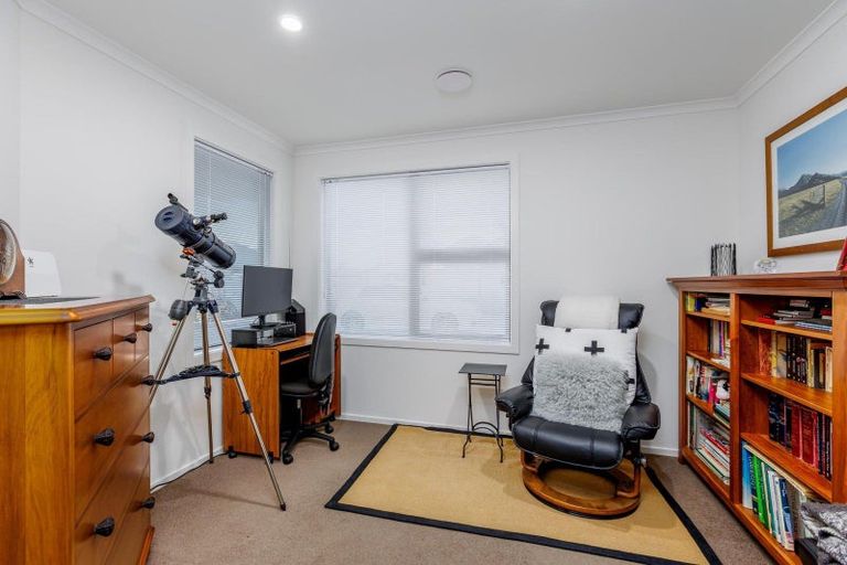 Photo of property in 18 Medallion Court, Kelvin Grove, Palmerston North, 4414