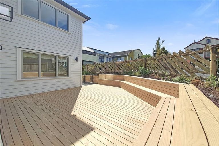 Photo of property in 38b West Harbour Drive, West Harbour, Auckland, 0618