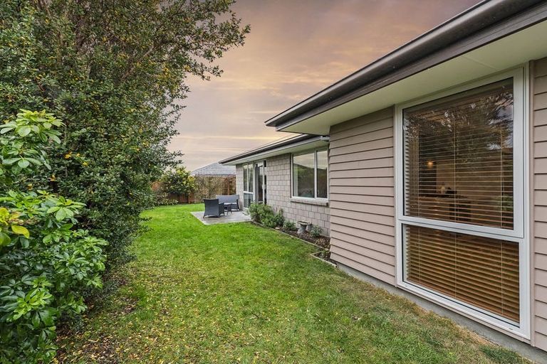 Photo of property in 100 Shillingford Boulevard, Rolleston, 7615