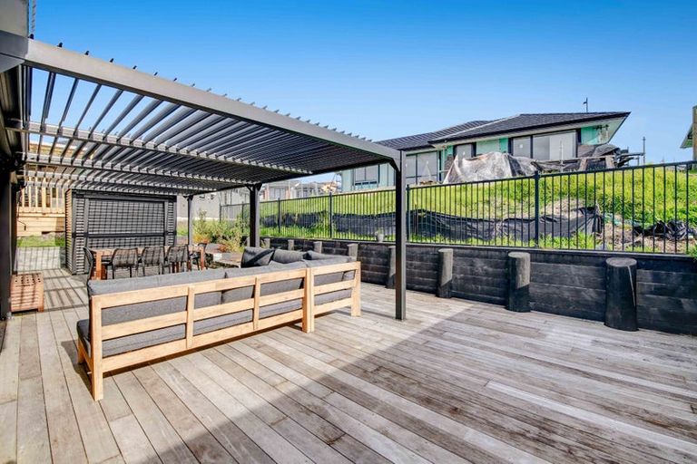 Photo of property in 16 Urumaraki Avenue, Helensville, 0800