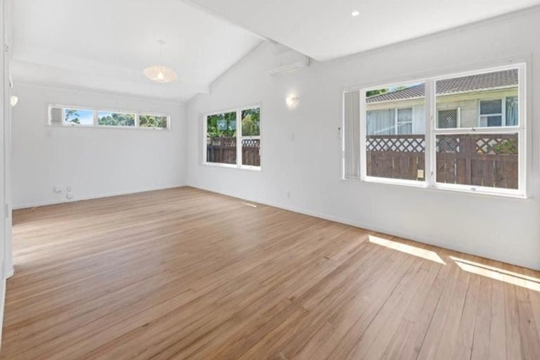 Photo of property in 355 Pakuranga Road, Pakuranga Heights, Auckland, 2010