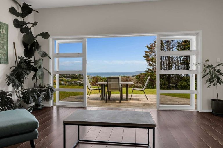 Photo of property in 37 Pekama Drive, Cable Bay, 0420