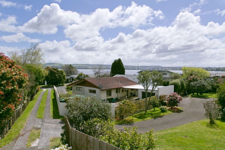 Photo of property in 1/29 Oregon Drive, Rainbow Point, Taupo, 3330