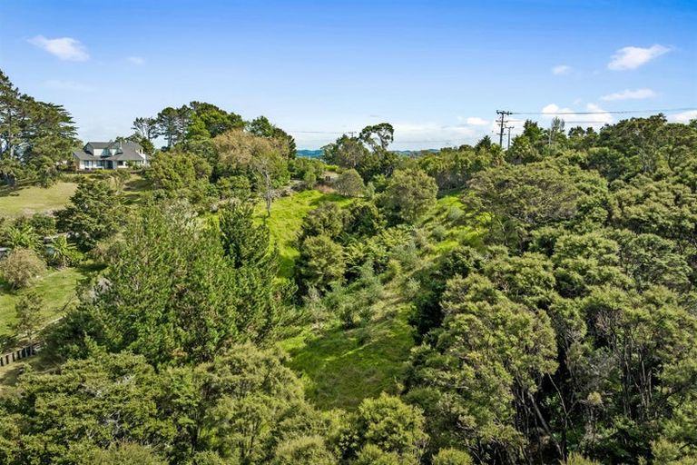 Photo of property in 9b Whangaparaoa Road, Red Beach, 0932