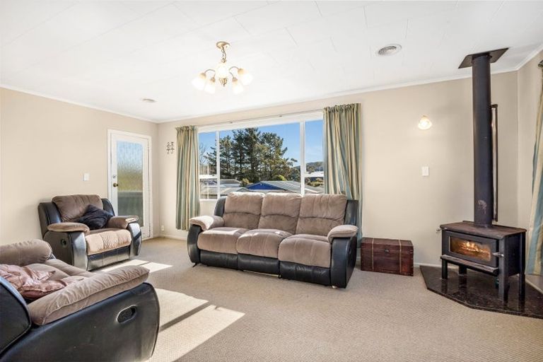 Photo of property in 25 Robson Street, Stokes Valley, Lower Hutt, 5019