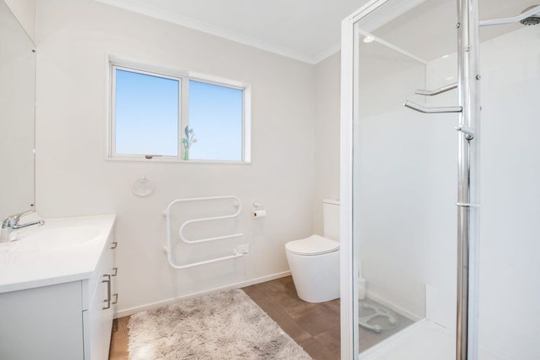 Photo of property in 84 Tauranga Place, Orewa, 0931