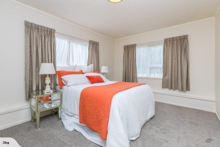 Photo of property in 1/62 Stapleford Crescent, Browns Bay, Auckland, 0630