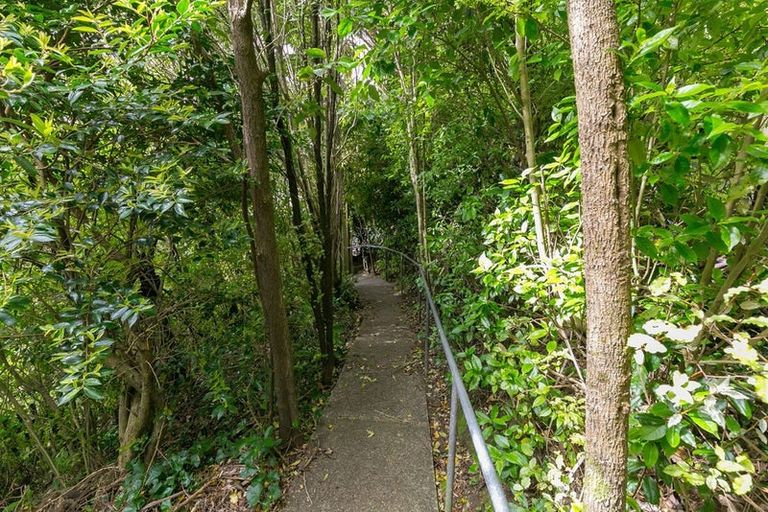 Photo of property in 1 Wakely Road, Newlands, Wellington, 6037