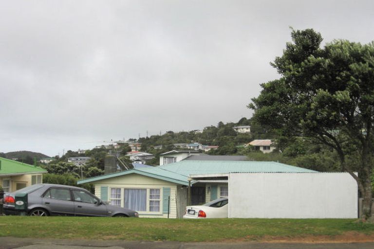 Photo of property in 51 Stewart Drive, Newlands, Wellington, 6037