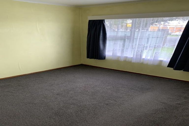 Photo of property in 2/10 Ron Keat Drive, Papakura, 2110