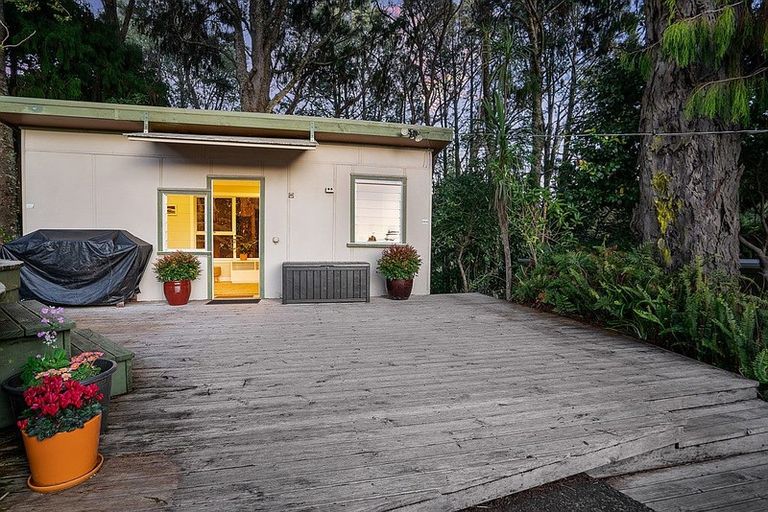 Photo of property in 802 West Coast Road, Oratia, Auckland, 0604