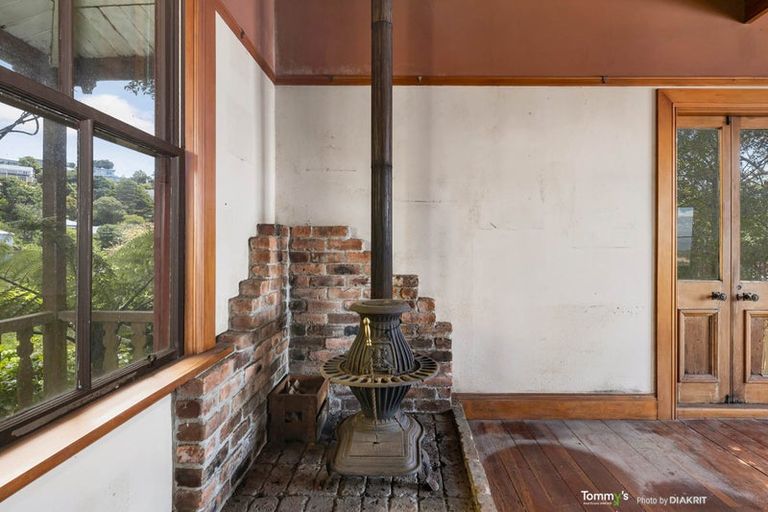 Photo of property in 4 Governor Road, Northland, Wellington, 6012