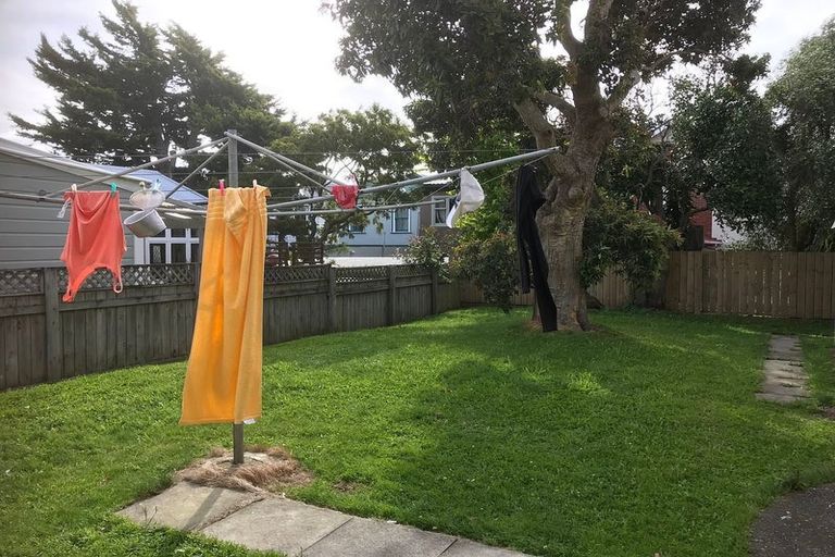 Photo of property in 4 Levy Street, Mount Victoria, Wellington, 6011