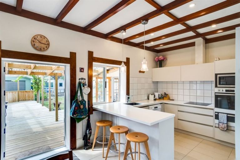 Photo of property in 15 Shamrock Street, Napier South, Napier, 4110