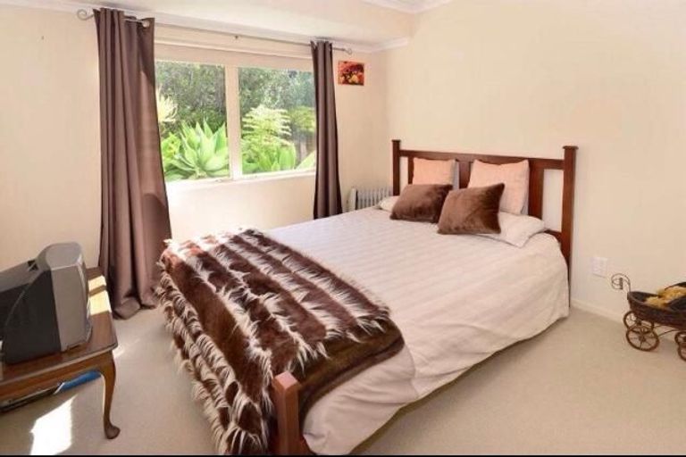 Photo of property in 21 Fulmar Way, Unsworth Heights, Auckland, 0632