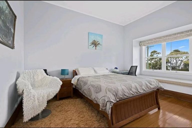 Photo of property in 2/221 Onewa Road, Birkenhead, Auckland, 0626