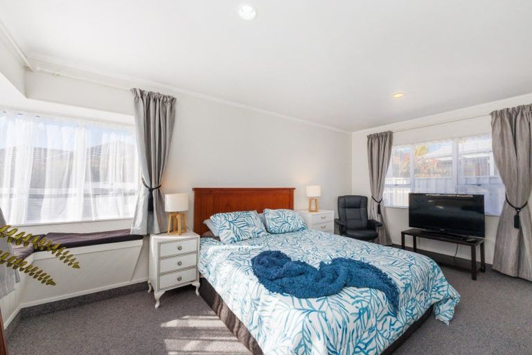 Photo of property in 12 Lancewood Lane, Roslyn, Palmerston North, 4414