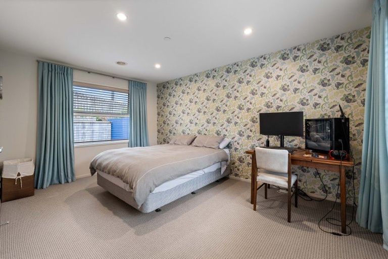 Photo of property in 4 Links Drive, Waiwhakaiho, New Plymouth, 4312