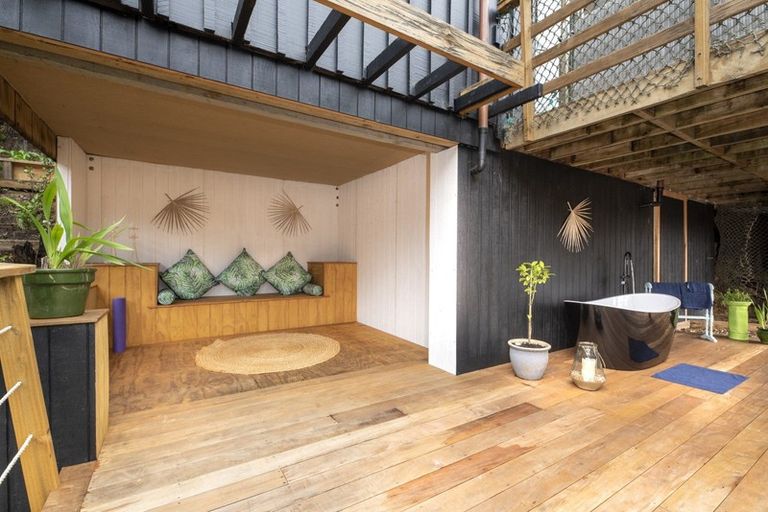 Photo of property in 16 Major Bridge Drive, Russell, 0272