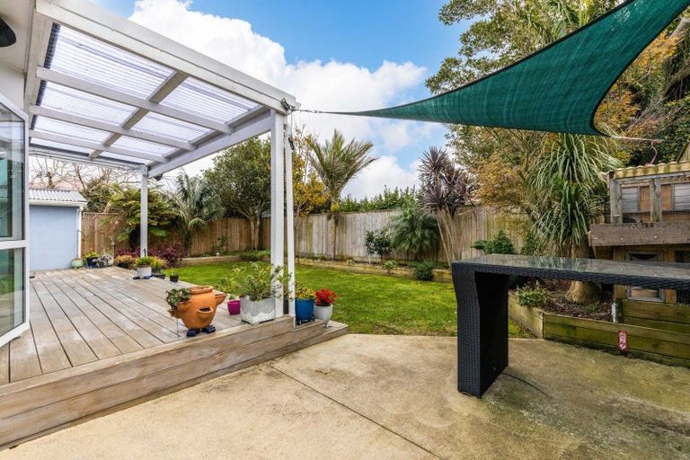 Photo of property in 8 York Crescent, Westown, New Plymouth, 4310