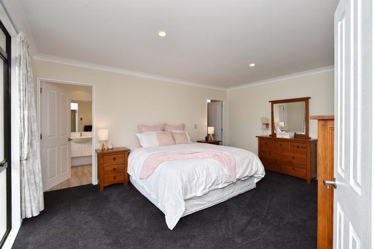 Photo of property in 11 Fishermans Rest, Waimairi Beach, Christchurch, 8083