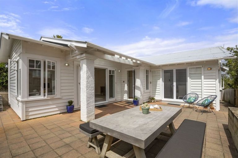 Photo of property in 7a North Avenue, Narrow Neck, Auckland, 0624