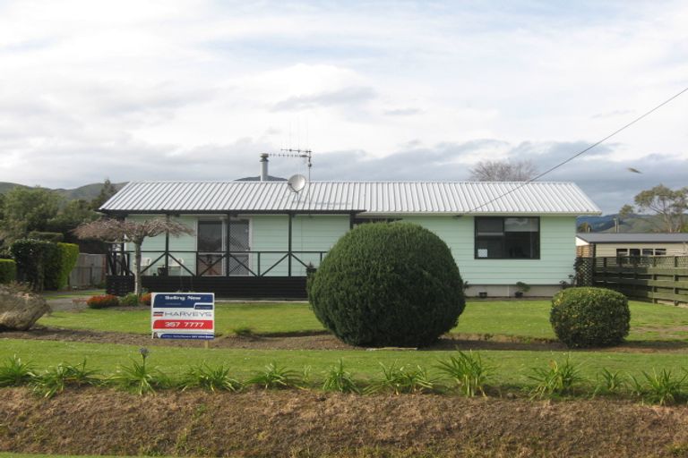 Photo of property in 8 Matipo Street, Tokomaru, Palmerston North, 4474
