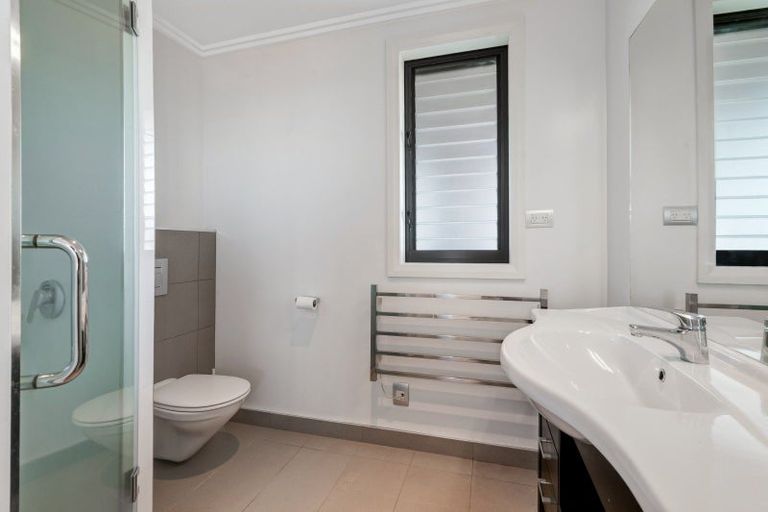 Photo of property in 21 Bayview Park Lane, Orewa, 0931